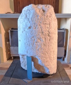 Pietra miliare di Tito, conservata presso il Museo archeologico di San Severino Marche